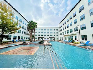 Outdoor pool - Tx Home Group- San Antonio (San Antonio)