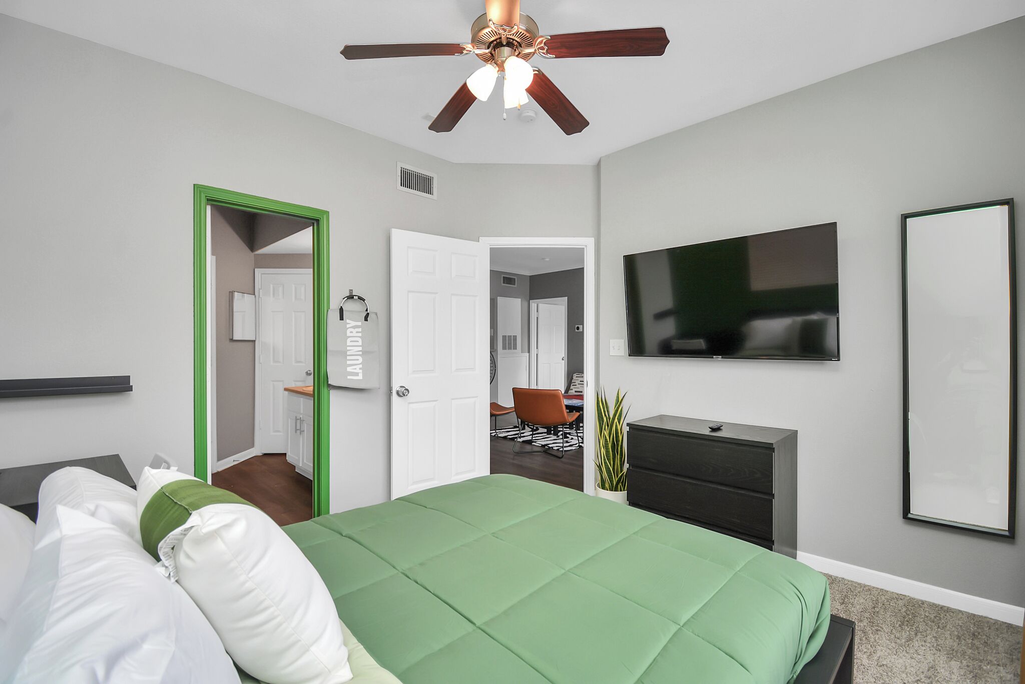 Peralatan tempat tidur premium, dihias secara berasingan 