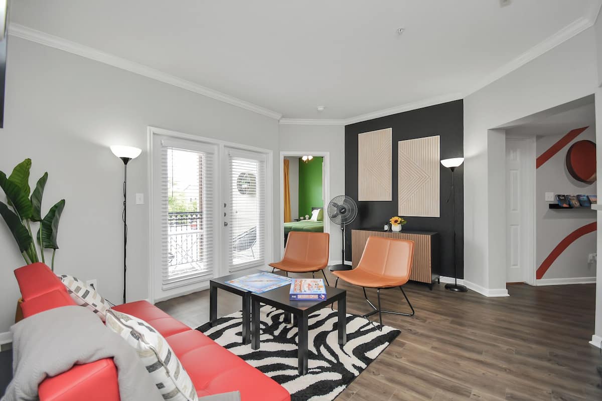 45-inch Smart TV with digital channels, Netflix, books