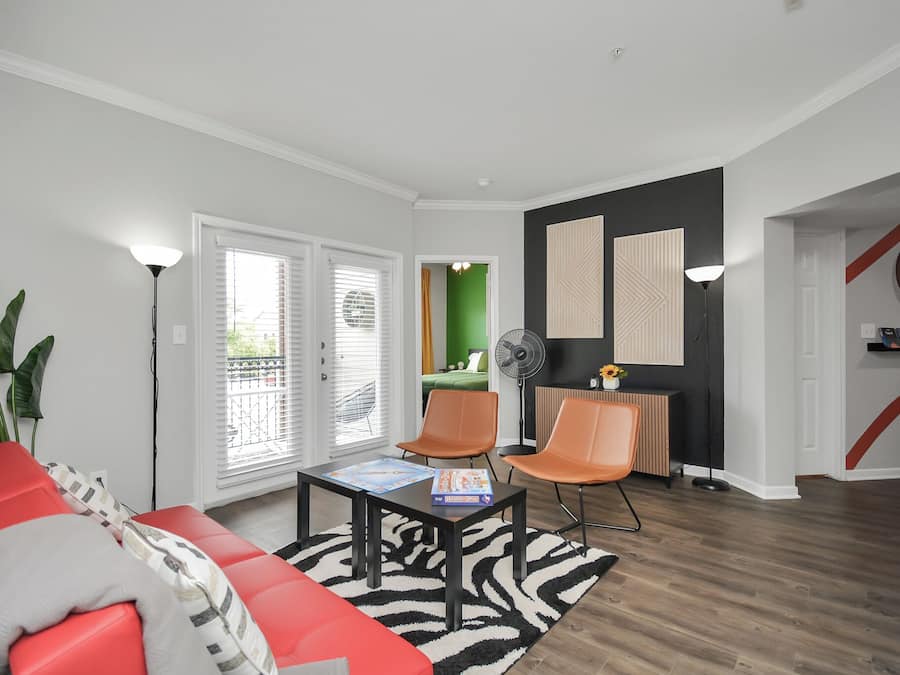 Een 45-inch smart-tv met digitale zenders, Netflix en boeken