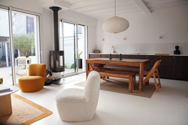 المنشأة من الداخل