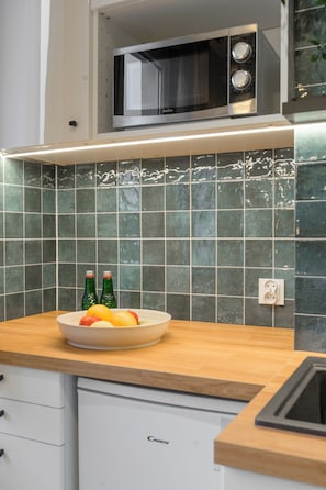 Classic Studio Suite | Private kitchenette | Electric kettle - Apartamenty blisko centrum - ProperUNIT (Wroclaw)