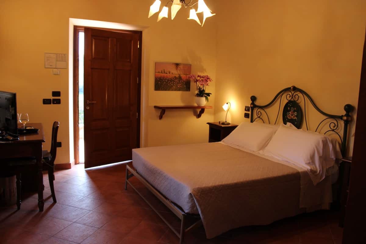 Classic Double Room | In-room safe, desk, wheelchair access