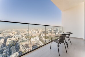 Outdoor dining - City Views 1BR Near Community Park with Private Balcony, Binghatti House, JVC (Dubai)