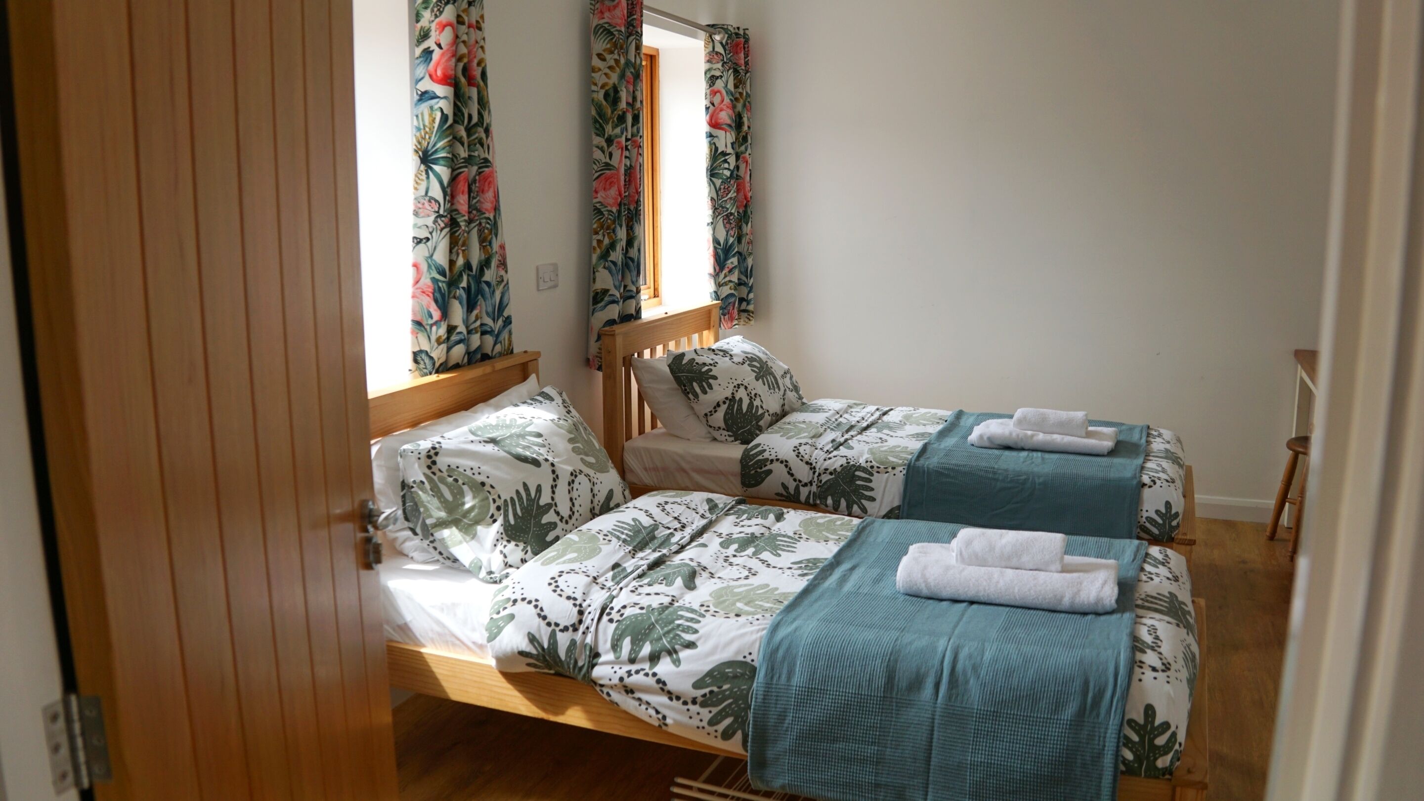The Parlour Apartment - King + Twin With Ensuites - Topsham