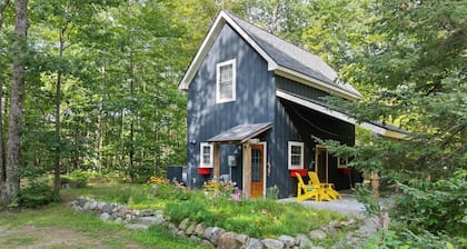 Tranquil Retreat Nestled Among the Trees – Access to Waterfront!