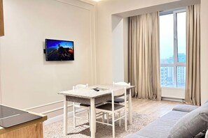 Smart TV - Stylish 2 Room Apartment with Stunning City Views - Comfort city 79 - QONAQ (Almaty)
