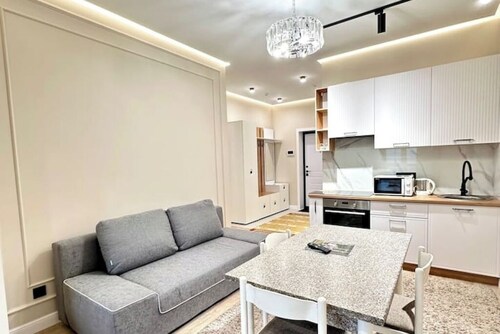 Stylish 2 Room Apartment with Stunning City Views - Comfort city 79 - QONAQ