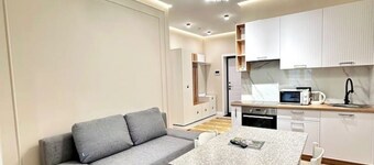 Stylish 2 Room Apartment with Stunning City Views - Comfort city 79 - QONAQ