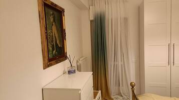 1 Schlafzimmer, BĂŒgeleisen/BĂŒgelbrett, WLAN, BettwĂ€sche