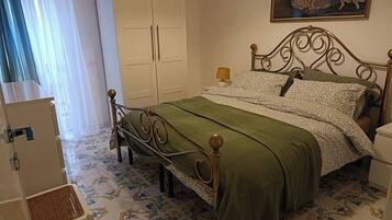 1 Schlafzimmer, BĂŒgeleisen/BĂŒgelbrett, WLAN, BettwĂ€sche