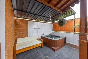 Bungalow | Kamar mandi | Perlengkapan mandi gratis, handuk, sabun, dan sampo