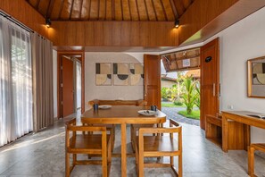 Flat-screen TV - Cove Villa Banjar Segara (Tabanan)