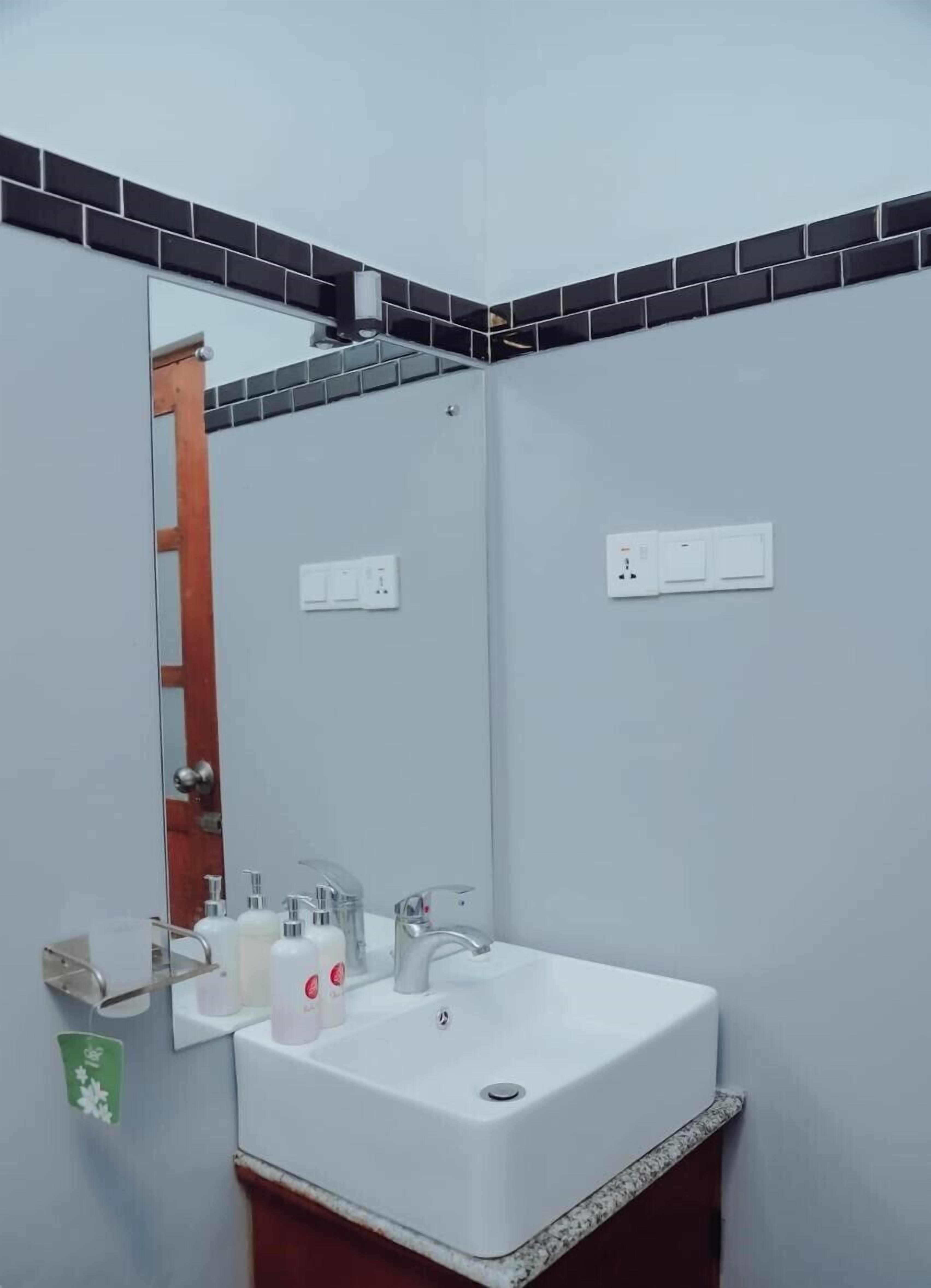 Suihku, ilmaiset hygieniatuotteet, pyyhkeet, saippua