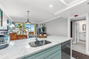 Blender, cookware/dishes/utensils