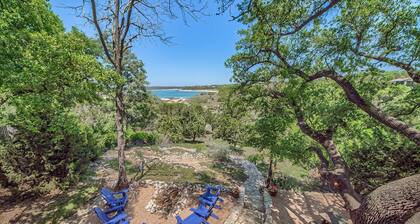 Texas Rose offers direct access to Canyon Lake, stunning views