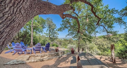 Texas Rose offers direct access to Canyon Lake, stunning views
