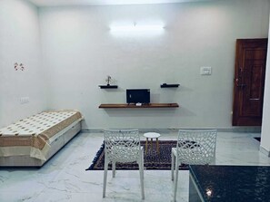 1 bedroom, WiFi, bed sheets