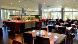 Apartamento, 2 habitaciones, terraza, vistas al mar | Restauración