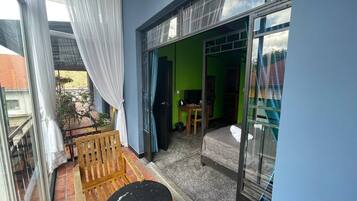 Caja de seguridad en la habitación y cortinas blackout