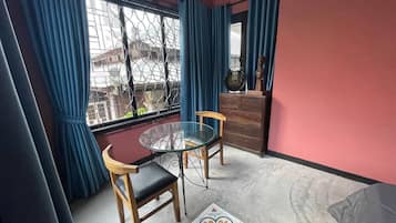 Habitación Deluxe doble | Caja fuerte, cortinas opacas, sistema de insonorización y wifi gratis