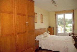 3 bedrooms, iron/ironing board, bed sheets, wheelchair access - Casa de baja (Cabo de Cruz - Boiro)