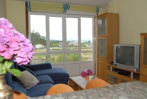 TV - Casa de baja (Cabo de Cruz - Boiro)