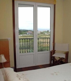 3 bedrooms, iron/ironing board, bed sheets, wheelchair access - Casa de baja (Cabo de Cruz - Boiro)