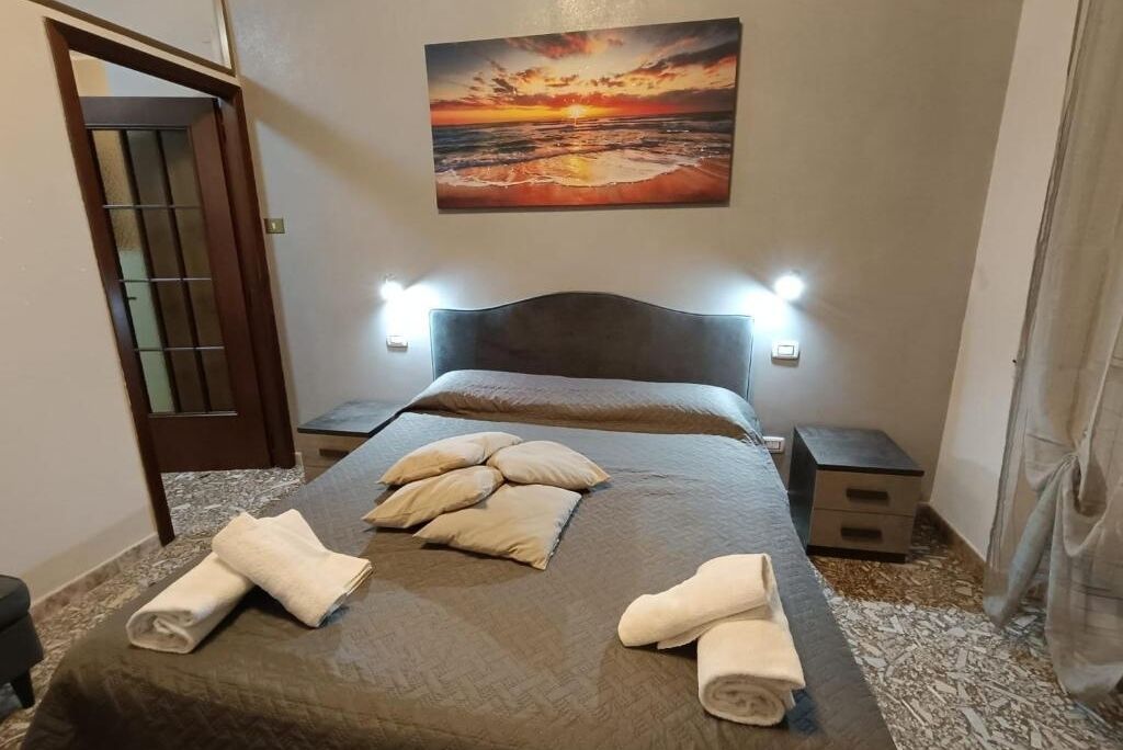 1 chambre, fer et planche à repasser, draps fournis