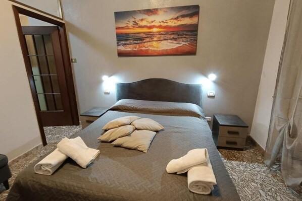 1 Schlafzimmer, Bügeleisen/Bügelbrett, Bettwäsche