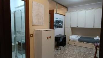 1 Schlafzimmer, BĂŒgeleisen/BĂŒgelbrett, BettwĂ€sche