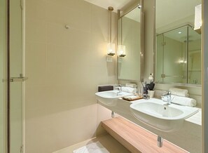 Shower, bidet, towels, soap