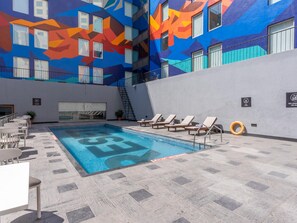 Hus | Basseng | Utendørsbasseng