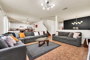 8 bedrooms, Internet - 4736 Family Home Near Disney Sea World (Kissimmee)