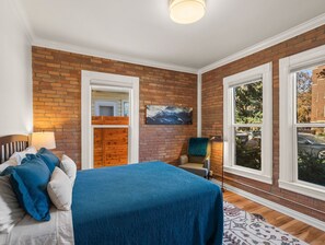 2 sovrum, skrivbord, strykjärn/strykbräda och gratis wi-fi