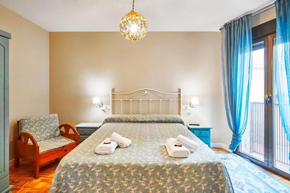 2 bedrooms, iron/ironing board, WiFi, bed sheets