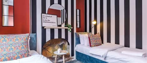 3 habitaciones, tabla de planchar con plancha, wifi y ropa de cama