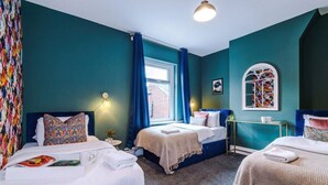 A room with two beds, a window, and a wall-mounted light fixture. - Chic & Modern Escape (Salford)