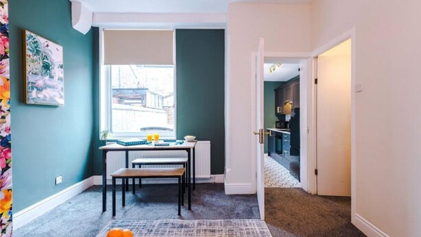 A compact living space with a dining area, a kitchen, and a hallway. - Chic & Modern Escape (Salford)