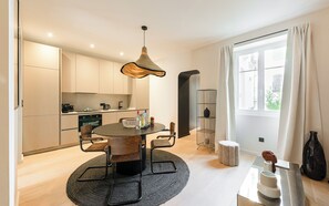 Fridge, oven, dishwasher, coffee/tea maker