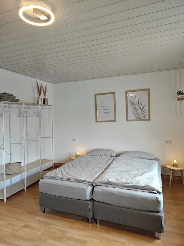 2 Schlafzimmer, Bügeleisen/Bügelbrett, Reisekinderbett, kostenloses WLAN