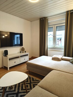 2 室のベッドルーム、アイロン / アイロン台、旅行用ベビーベッド、WiFi (無料)