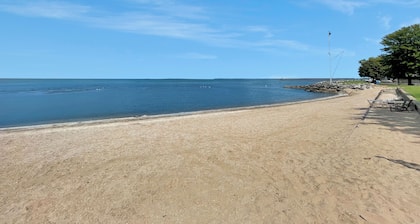 Cozy 1-bedroom waterfront condo in peaceful Port Clinton