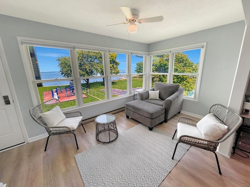 Cozy 1-bedroom waterfront condo in peaceful Port Clinton