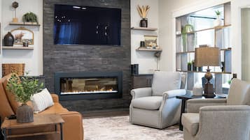 Smart-tv och eldstad