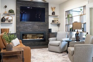 Smart TV, fireplace