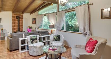 2 Mi to Hawaii Volcanoes Nat'l Park: House w/ Deck