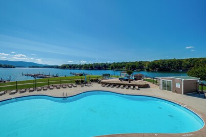 Pool & Lake Access: Mariners Landing Resort Studio