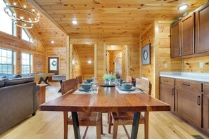 House (3 Bedrooms) | Interior