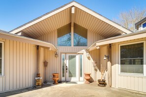 House (3 Bedrooms) | Interior - Fire Pit, Views: Lakefront Toledo Bend Retreat! (Many)